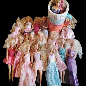 MIXED LOT OF 16 BARBIE DOLLS BLONDE BARBIES W/CLOTHES VINTAGE & MODERN MATTEL